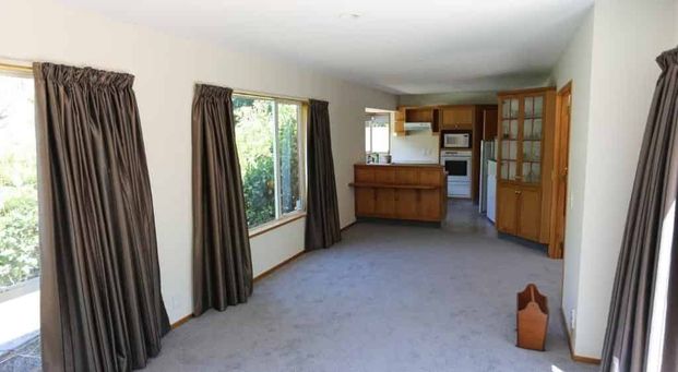 VERY PRIVATE & TIDY - 3 BEDROOM, 2 BATHROOM HOME - Photo 1