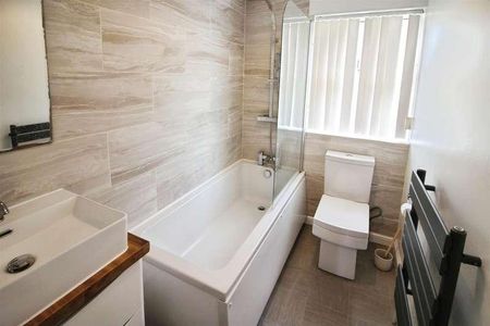 Silkstone Court, Leeds, LS15 - Photo 5