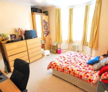 2 Bed - Stratford Grove West, Heaton - Photo 3