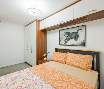 Friars Mead, Isle Of Dogs, E14 - Photo 3