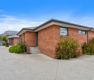 Immaculately Presented, Spacious 2 Bedroom Unit - Photo 3