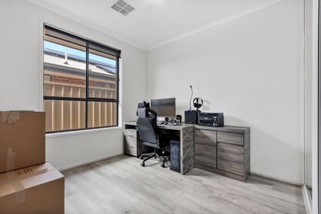 Stunning executive home - Photo 3