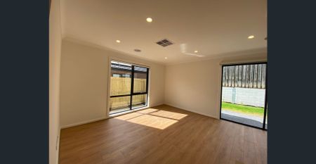 MODERN FAMILY HOME - Photo 4