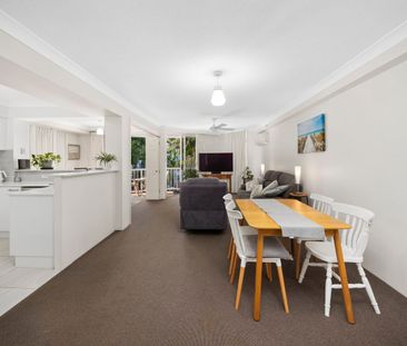 LUXURY RENOVATED LIVING - PRIME LOCATION - FIRST CLASS RESORT FACIL... - Photo 1