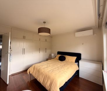 North Melbourne - Photo 3