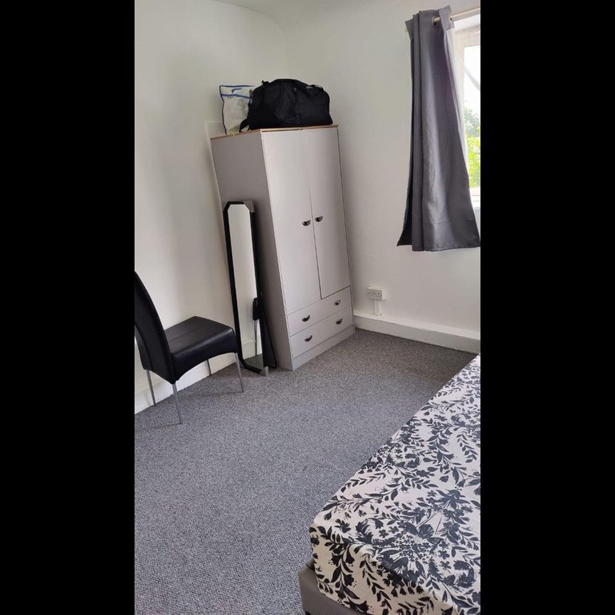 Room in a Shared Flat, Deepdene Close, NG8 - Photo 2