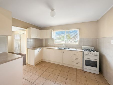 CORNER BLOCK FAMILY HOME - Photo 2