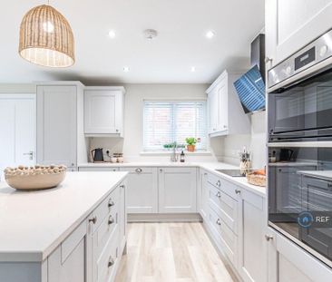 4 bedroom detached house to rent - Photo 1