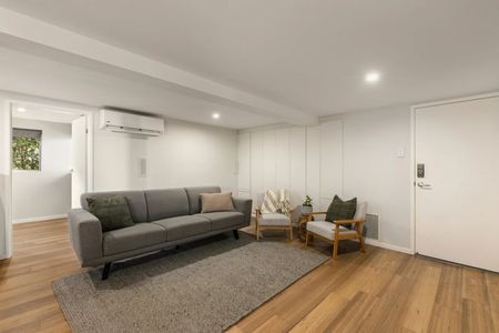 Chapel Hill Family Home in Peaceful Leafy Setting - Photo 5