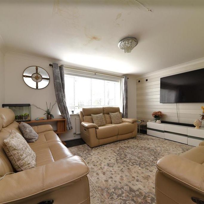 5 bedroom detached house to rent - Photo 1