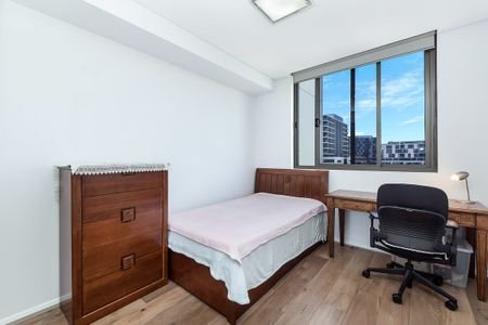 Fully Furnished I Large Lounge I Gym & Pool I Walk to East Village - Photo 3