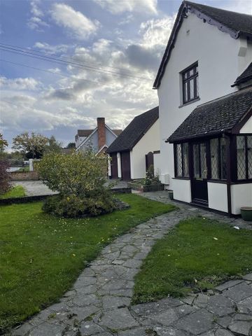 4 bedroom detached house to rent - Photo 3