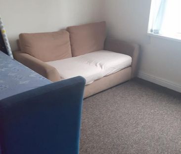 1 bedroom in a house share to rent - Photo 6