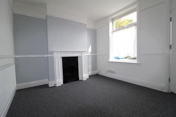 2 bedroom end of terrace house to rent - Photo 1