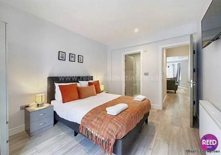 2 bedroom property to rent in London - Photo 2