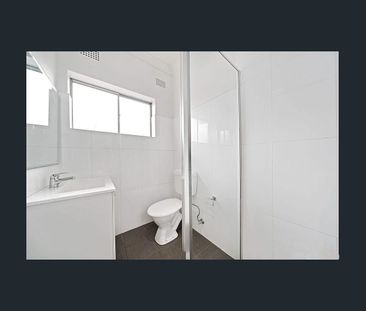 2 bedroom unit in the heart of Lakemba - Photo 4