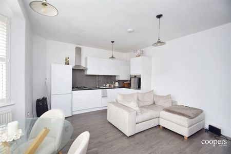 Pinner Road, Northwood, HA6 - Photo 3