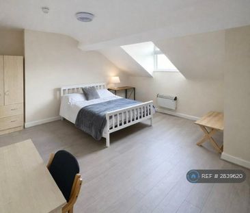 1 bedroom in a flat share to rent - Photo 4