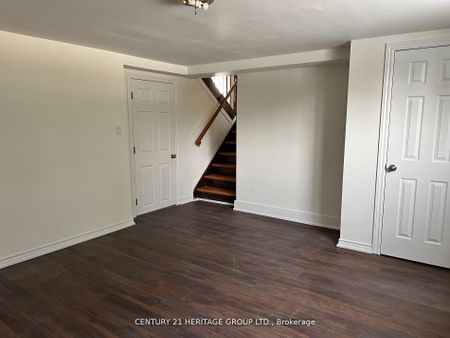 Detached Home For Lease | N8144378 - Photo 2