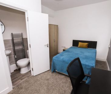 6 bedroom House To Let - Photo 5