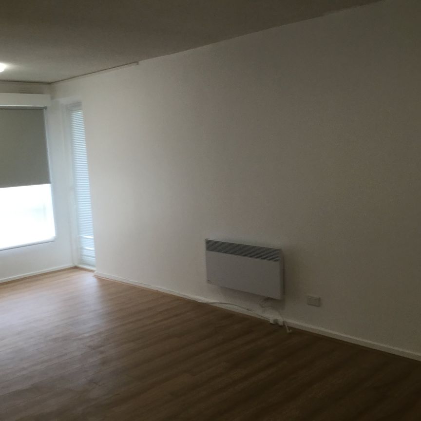 Quaint 2 bedroom apartment includes study & storeroom - Photo 1