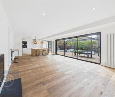 4 bedroom detached house to rent - Photo 3