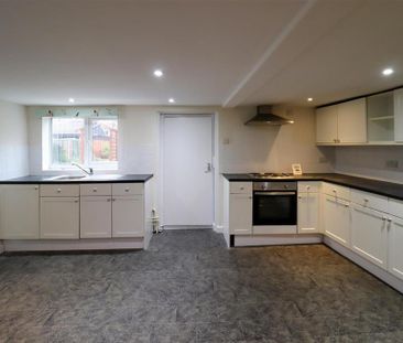 3 bedroom ground floor flat to rent - Photo 1