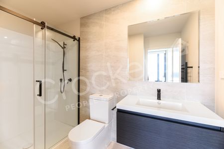 Modern 2 Bedrooms and 2 Baths + Car park - Photo 4