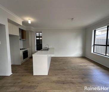 Cosy 3-Bedroom Home for Rent in Hillcrest! - Photo 3