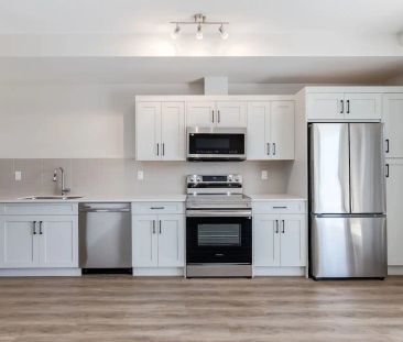 Gorgeous & Bright 1 Bed Condo! — 1 Bedroom Condo Unit - Photo 1
