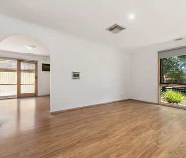 Spacious & Well-Located 3-Bedroom Home in Prime Cranbourne North Lo... - Photo 2