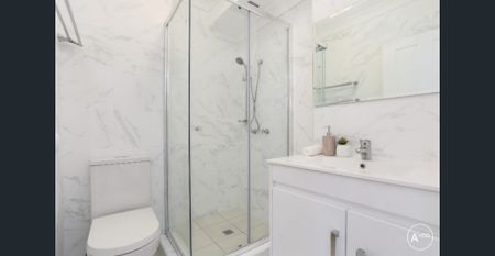 Sub-Penthouse Living - Photo 5