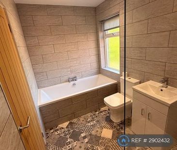 3 bedroom semi-detached house to rent - Photo 6