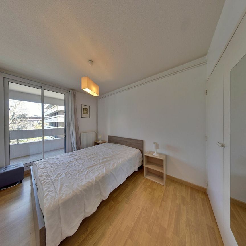 Entre Facs et Centre ville, en 4ème étage avec ascenseur, T4 entièrement meublé avec 20m² de Balcon, - Photo 1