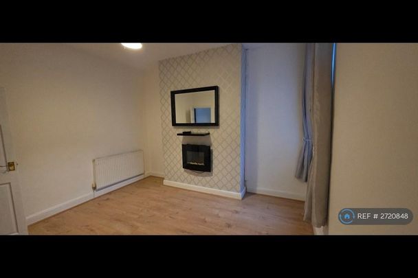 3 bedroom terraced house to rent - Photo 1