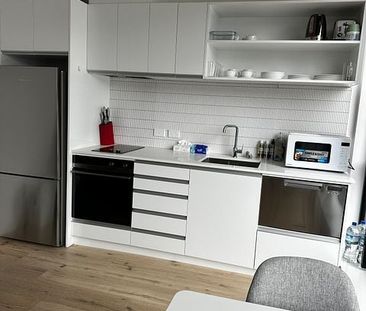 Fully furnished modern one bedroom Apartment. - Photo 2