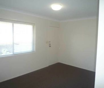 AIR CONDITIONED 1 BEDROOM UNIT IN EXCELLENT LOCATION! - Photo 4