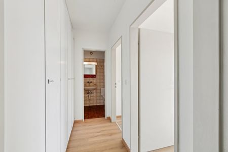 "Living with Charm" - Photo 4