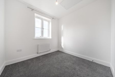 3 bedroom semi-detached house to rent - Photo 3