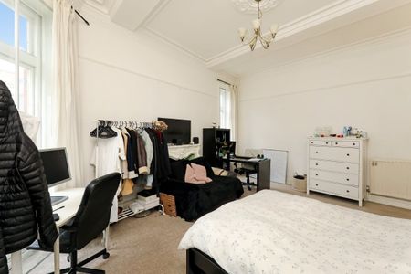 4 bedroom apartment to rent - Photo 2