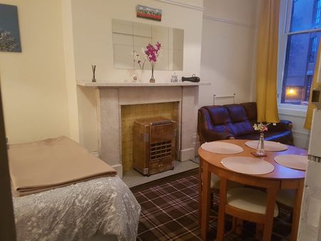 2 Bed Flat, Oakfield Avenue, G12 - Photo 2