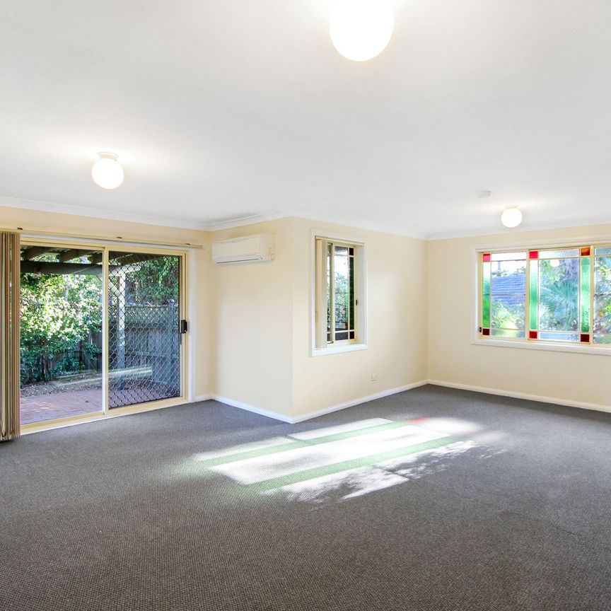 Quality villa in sought after location - Photo 1