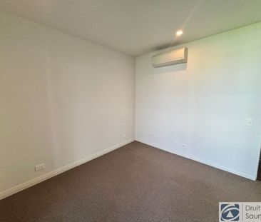 Top-Floor Apartment with Stunning City Views! HOME OPEN FRIDAY 12 D... - Photo 4