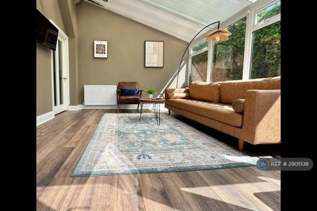 5 bedroom semi-detached house to rent - Photo 3