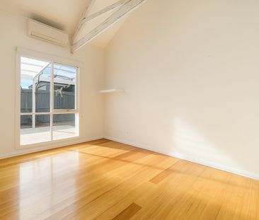 Warm, Inviting and Wonderfully Convenient - Photo 3