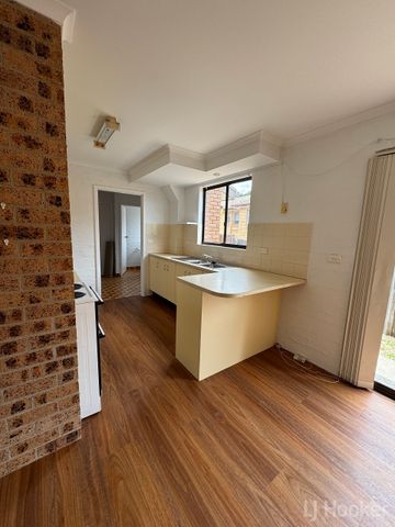 2/11 Ford Street, Queanbeyan NSW 2620 - Townhouse For Rent | Domain - Photo 3