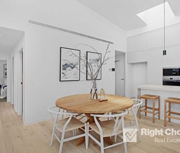 Luxury 3-Bedroom Apartment with Breathtaking Marina Views - Photo 6