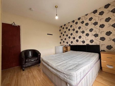 1 bedroom in a house share to rent - Photo 4