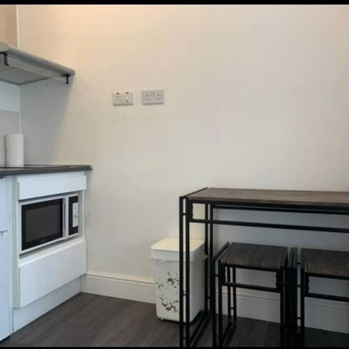 Studio Flat, Forty Lane, HA9 - Photo 1