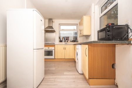 3 bedroom terraced house - Photo 5